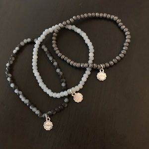 3 Lizas stretch bracelets